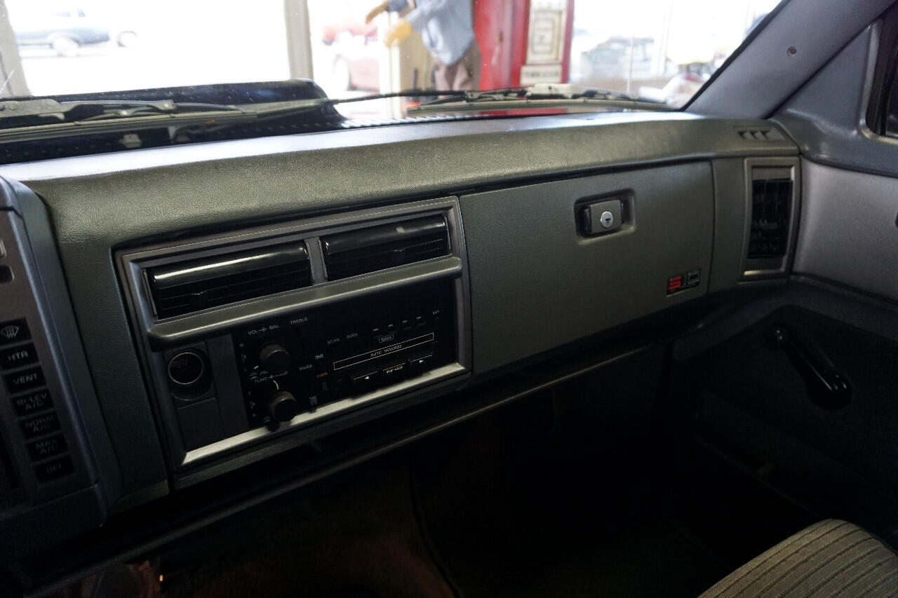 Chevrolet-S-10-1992-Classic-Car-28