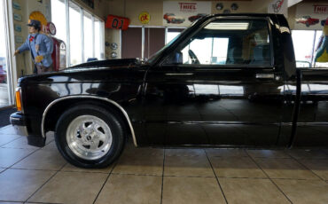 Chevrolet-S-10-1992-Classic-Car-36