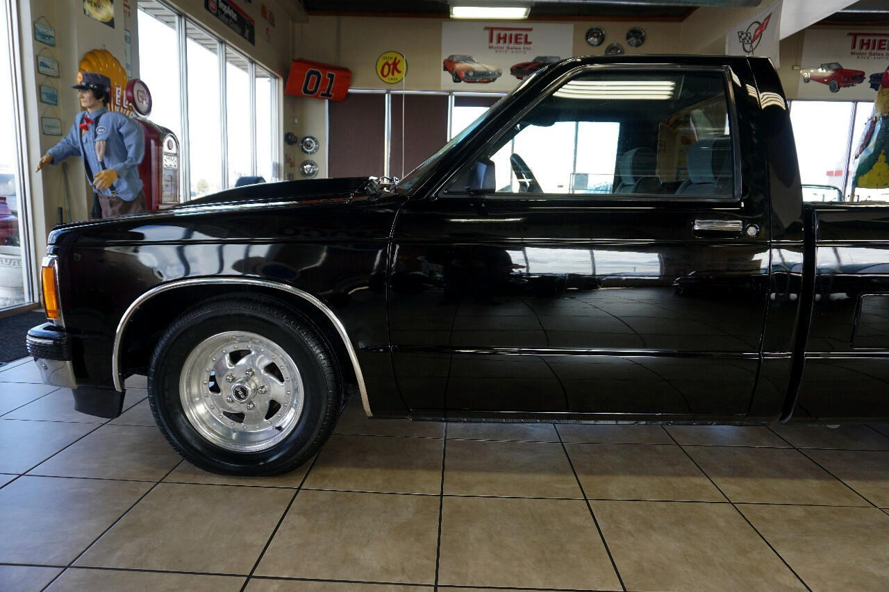 Chevrolet-S-10-1992-Classic-Car-36