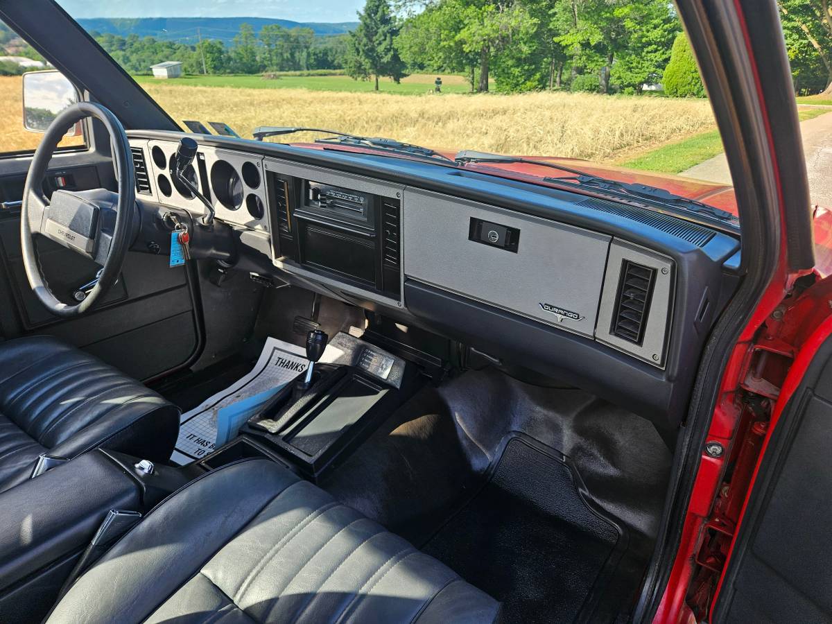 Chevrolet-S-10-pickup-12-ton-1983-red-11
