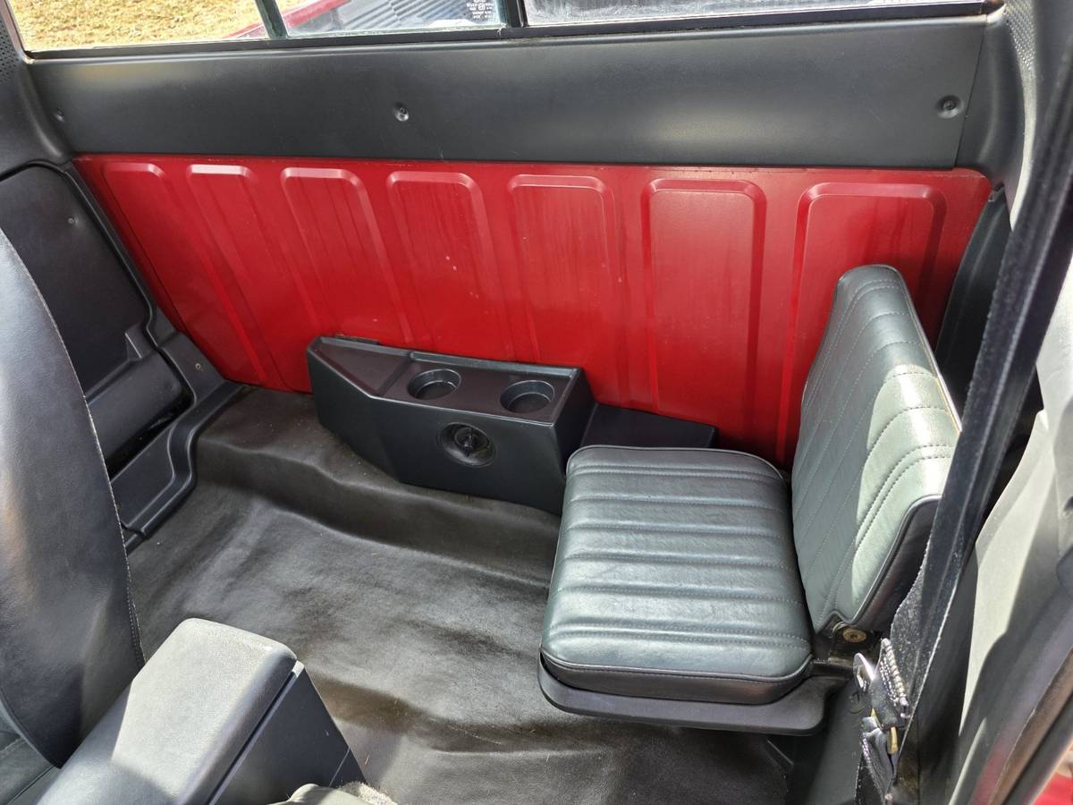 Chevrolet-S-10-pickup-12-ton-1983-red-12