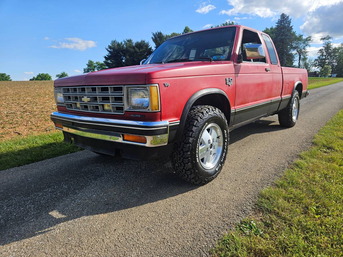 Chevrolet-S-10-pickup-12-ton-1983-red-2