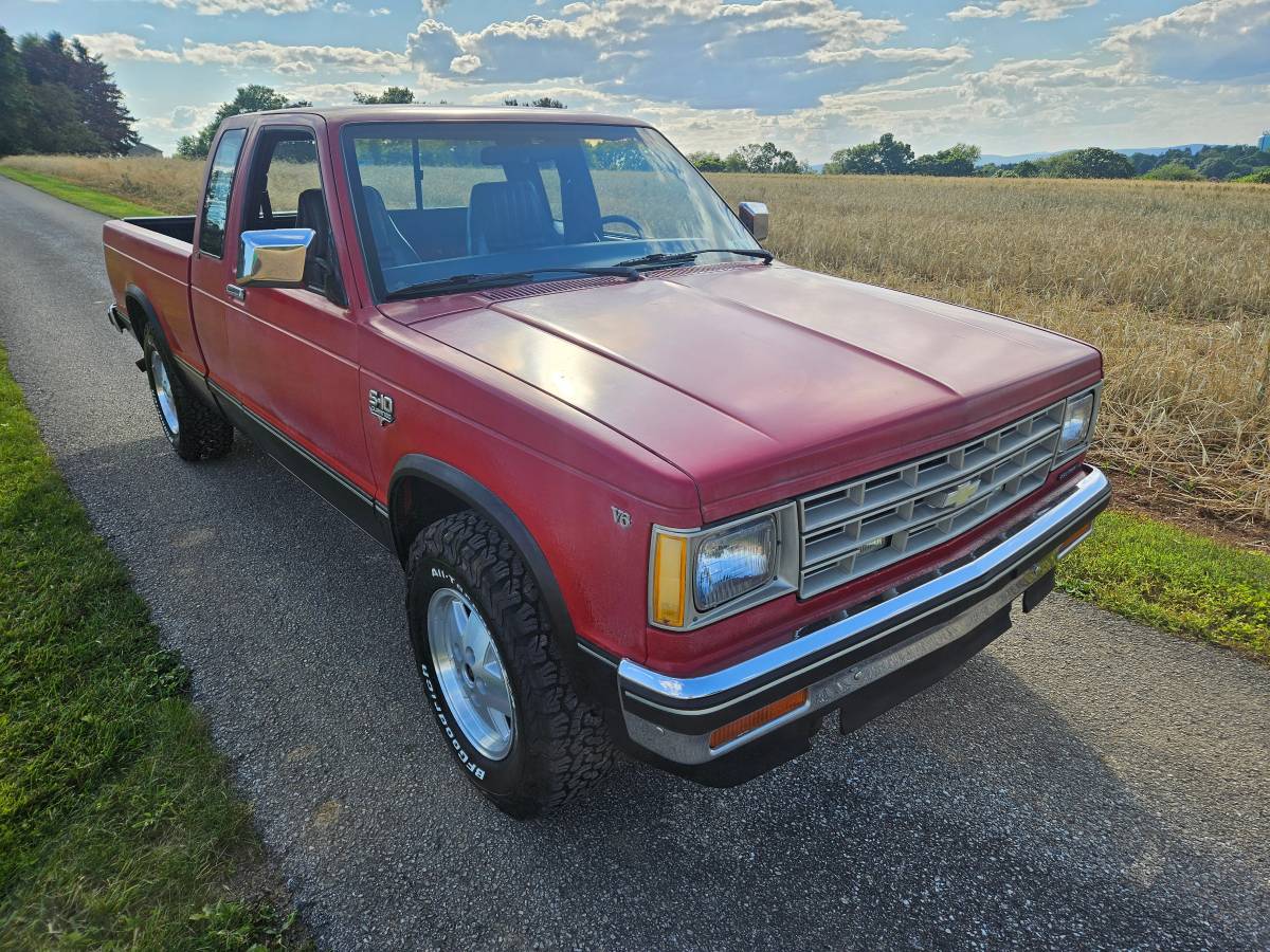 Chevrolet-S-10-pickup-12-ton-1983-red-3