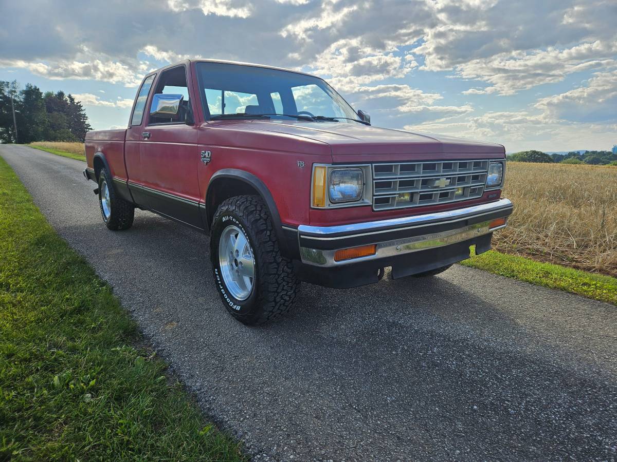 Chevrolet-S-10-pickup-12-ton-1983-red-4