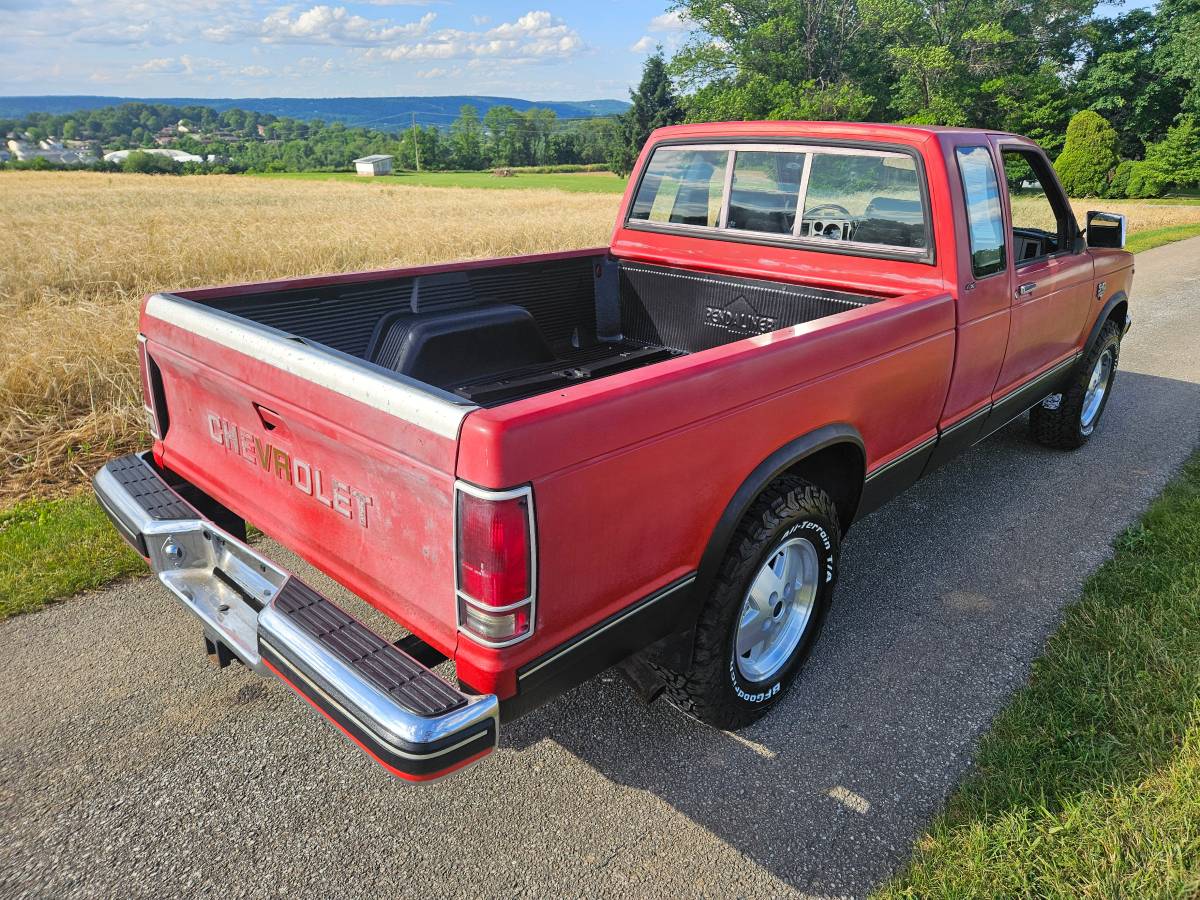 Chevrolet-S-10-pickup-12-ton-1983-red-5