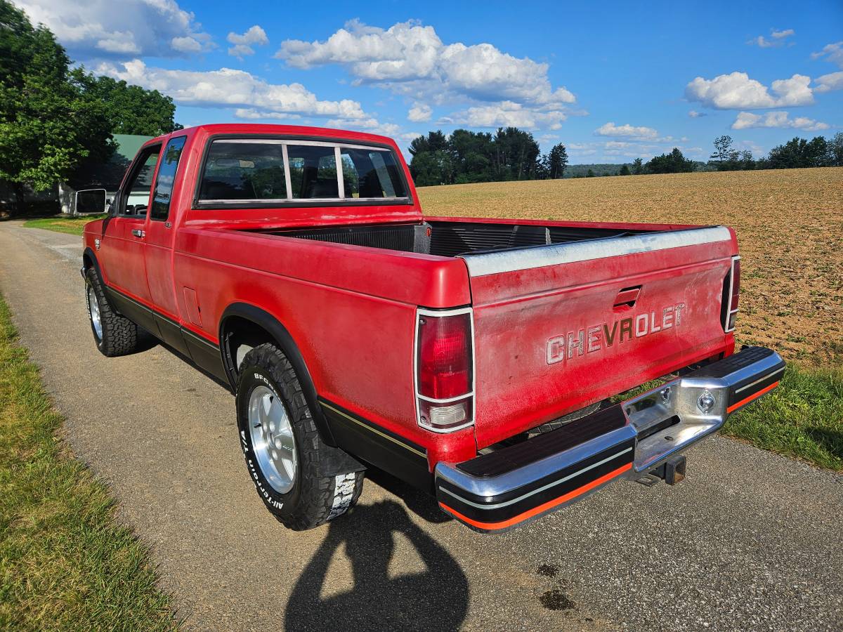 Chevrolet-S-10-pickup-12-ton-1983-red-6