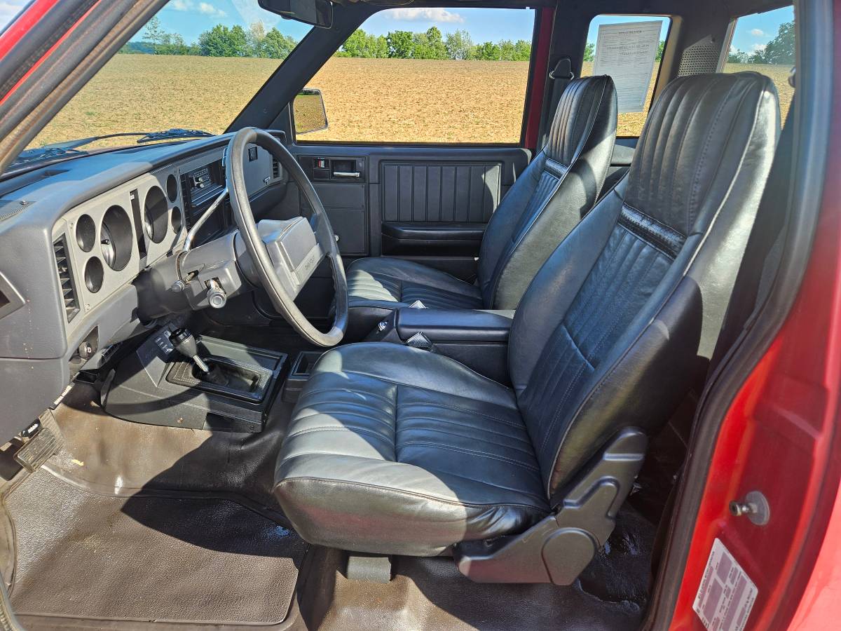 Chevrolet-S-10-pickup-12-ton-1983-red-9