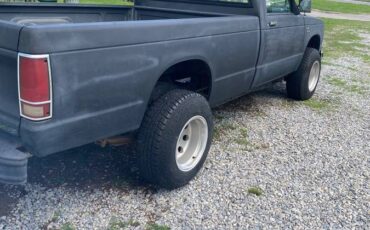 Chevrolet-S10-1988-black-3