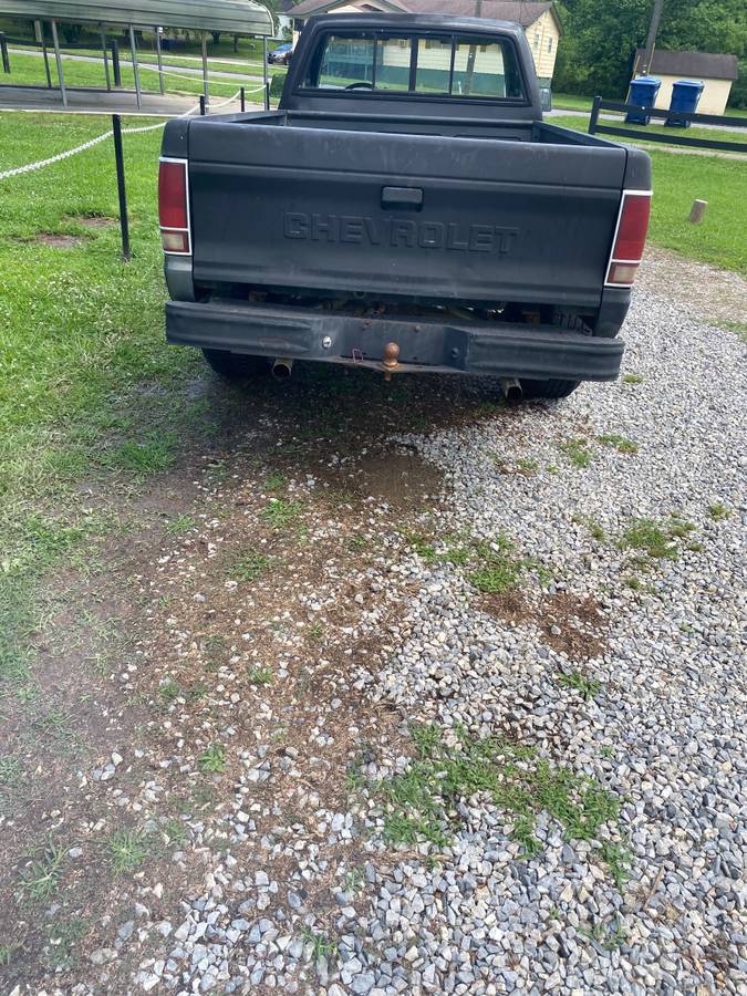 Chevrolet-S10-1988-black-4