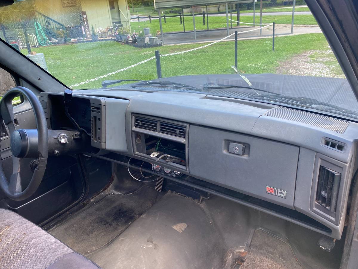 Chevrolet-S10-1988-black-8