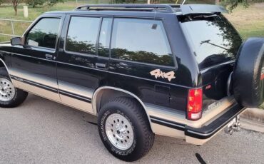 Chevrolet-S10-blazer-4x4-1993-black-2