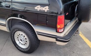 Chevrolet-S10-blazer-4x4-1993-black-23