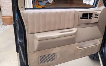 Chevrolet-S10-blazer-4x4-1993-black-3
