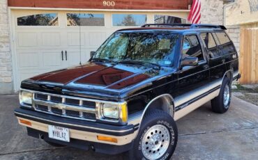 Chevrolet-S10-blazer-4x4-1993-black