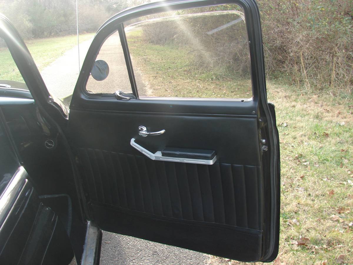 Chevrolet-Sedan-delivery-1952-black-12