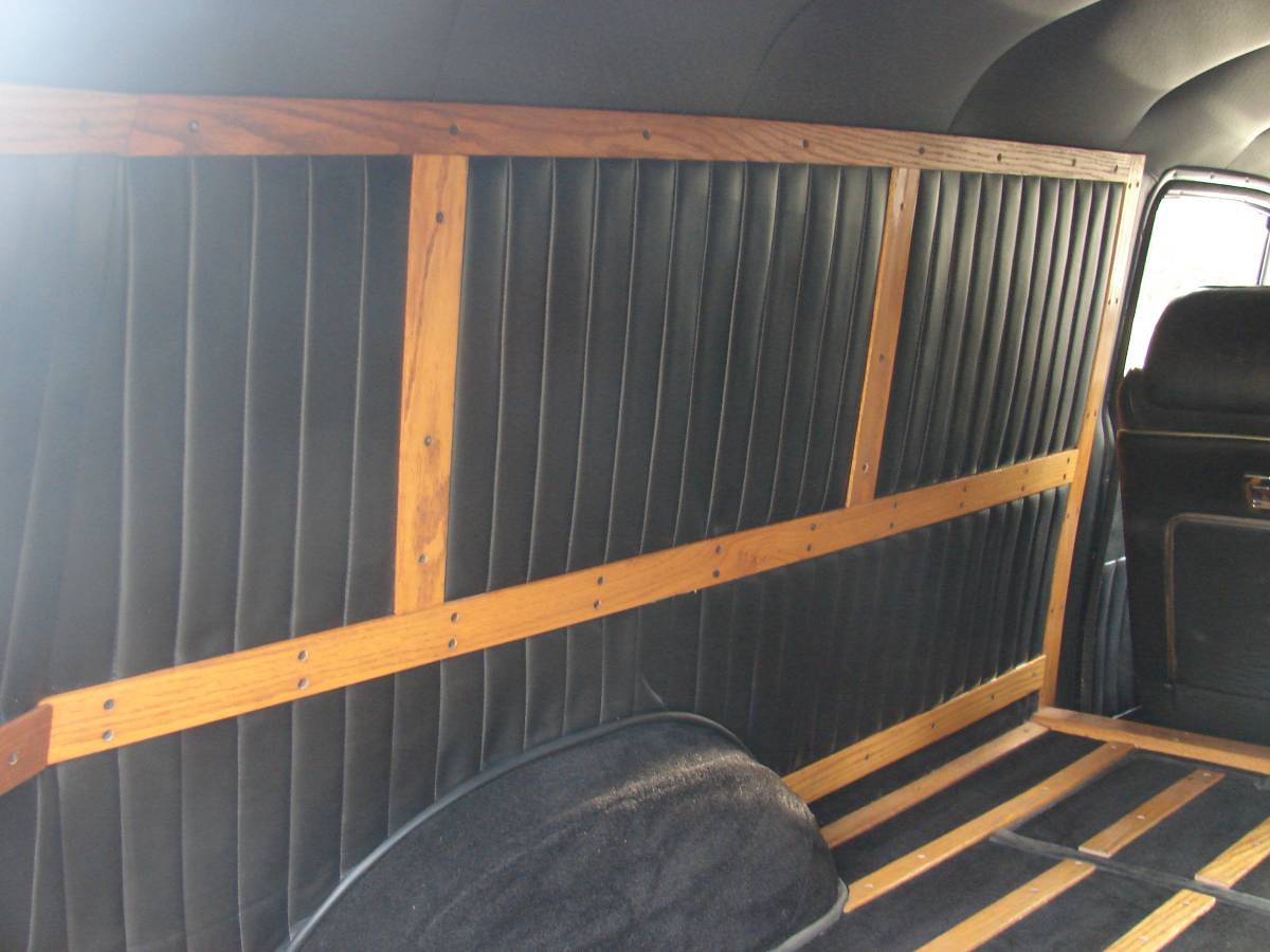 Chevrolet-Sedan-delivery-1952-black-21