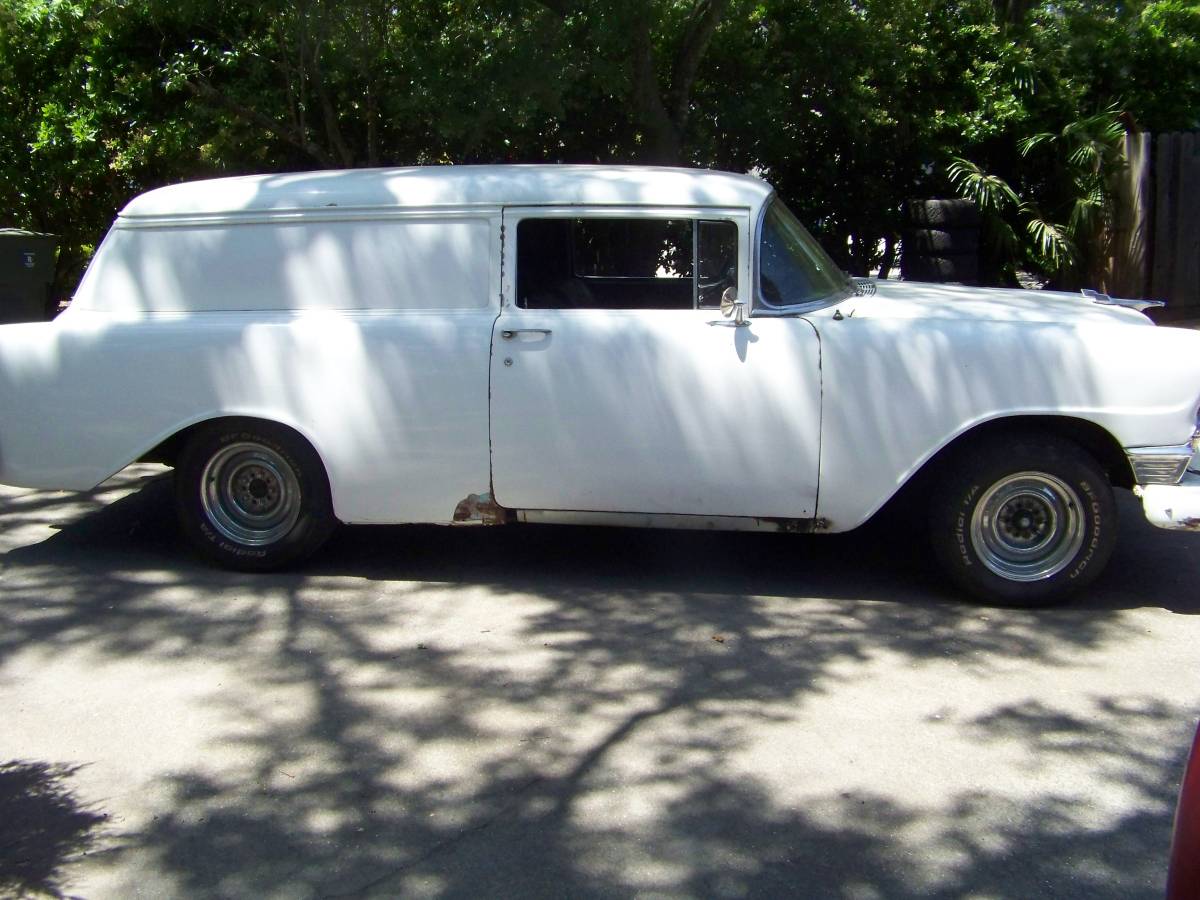 Chevrolet-Sedan-delivery-1956-2