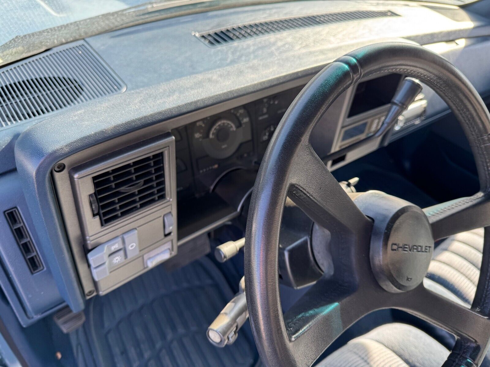 Chevrolet-Silverado-1500-1991-Standard-Cab-Pickup-16