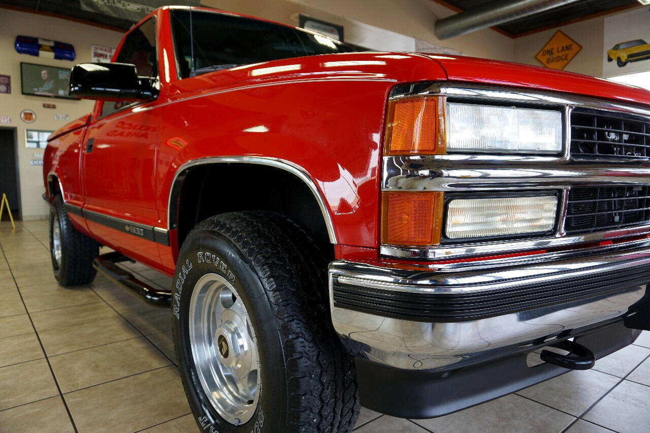 Chevrolet-Silverado-1500-1995-Classic-Car-12