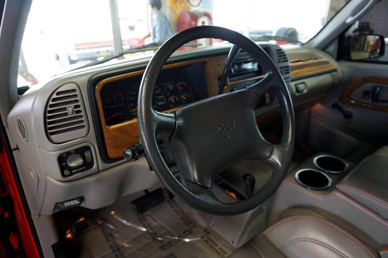 Chevrolet-Silverado-1500-1995-Classic-Car-25