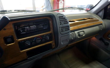 Chevrolet-Silverado-1500-1995-Classic-Car-26