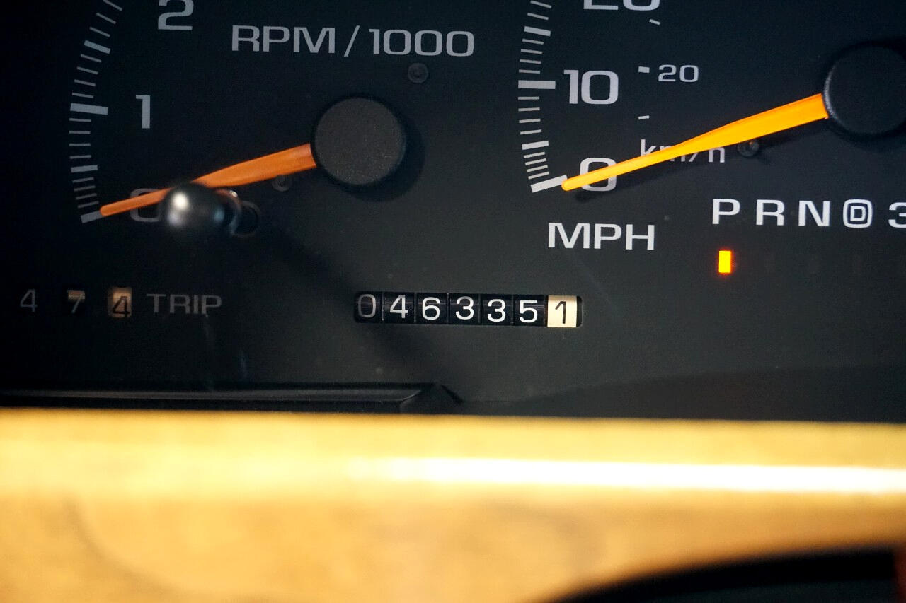Chevrolet-Silverado-1500-1995-Classic-Car-27
