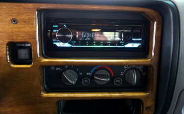 Chevrolet-Silverado-1500-1995-Classic-Car-28