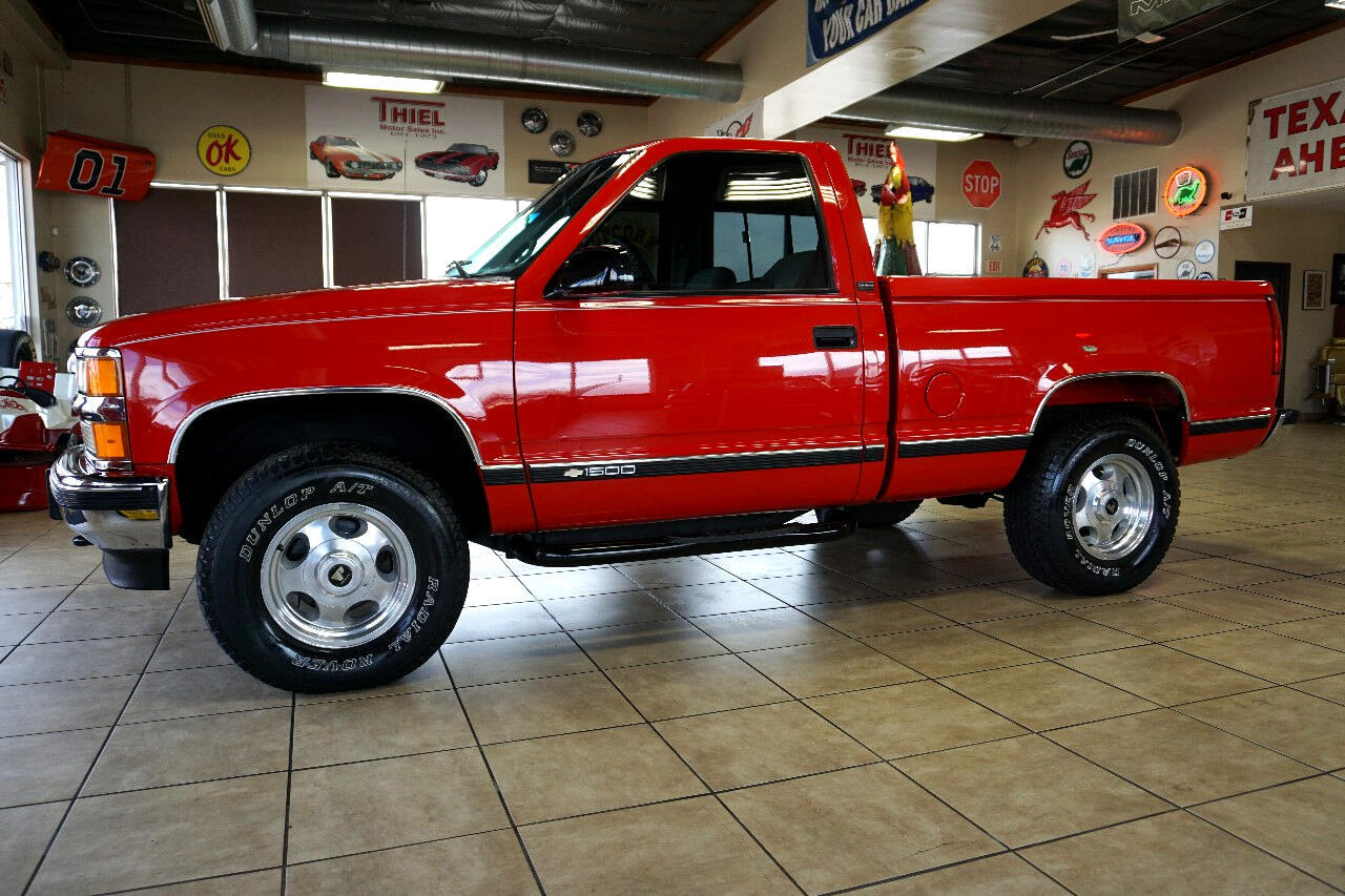 Chevrolet-Silverado-1500-1995-Classic-Car-3