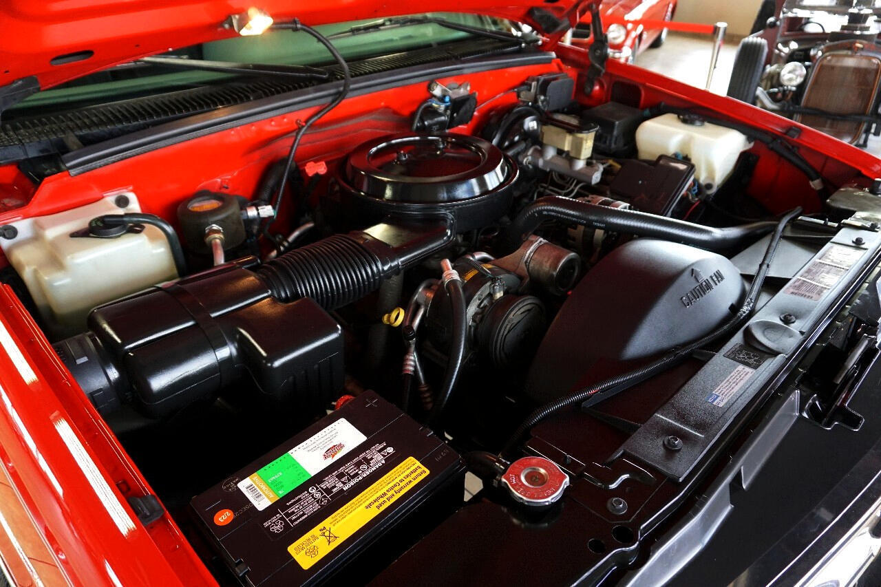 Chevrolet-Silverado-1500-1995-Classic-Car-31