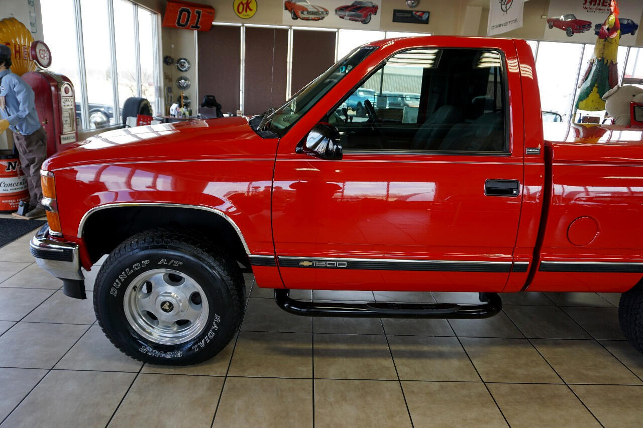 Chevrolet-Silverado-1500-1995-Classic-Car-36