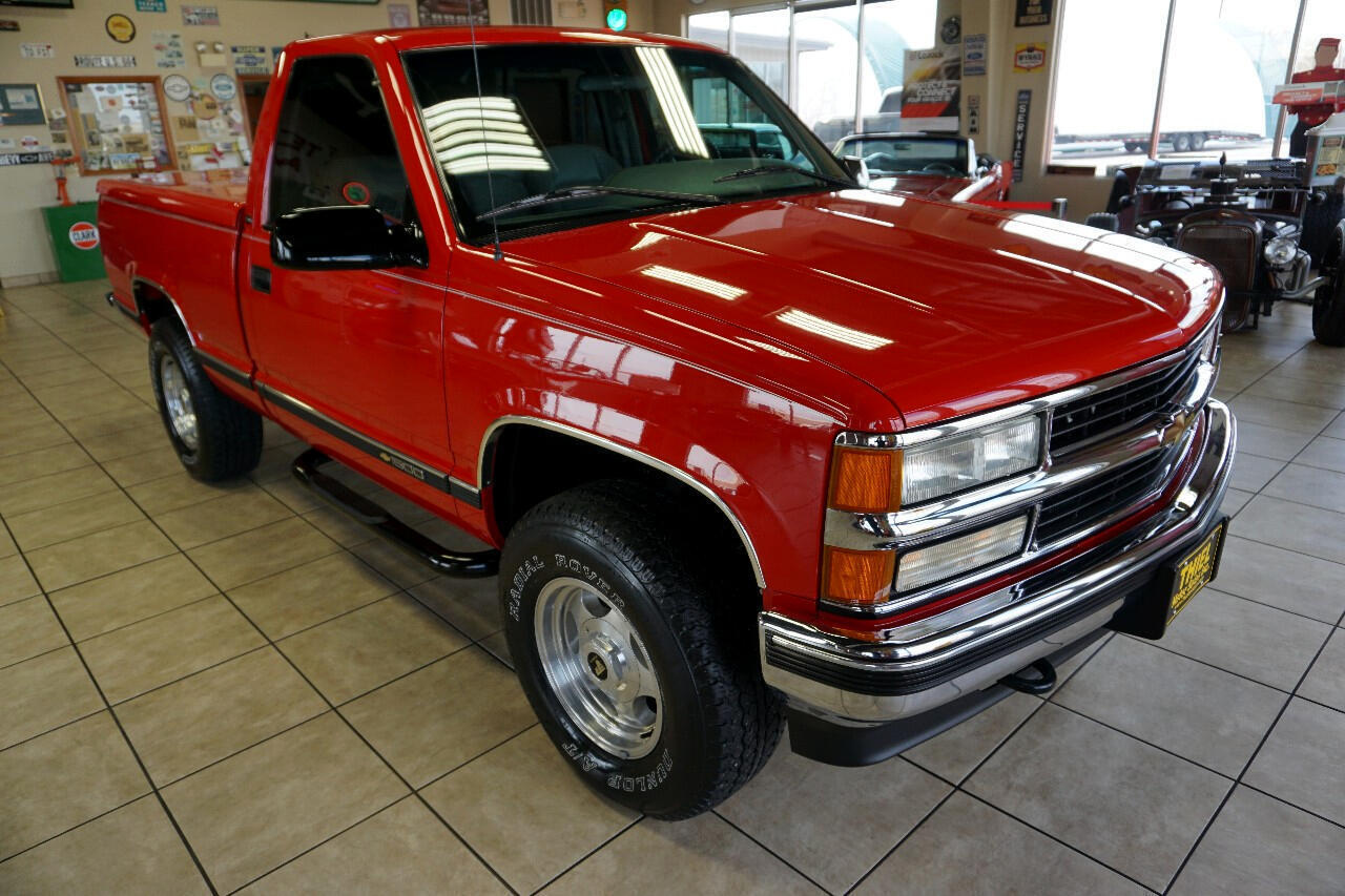 Chevrolet-Silverado-1500-1995-Classic-Car-9