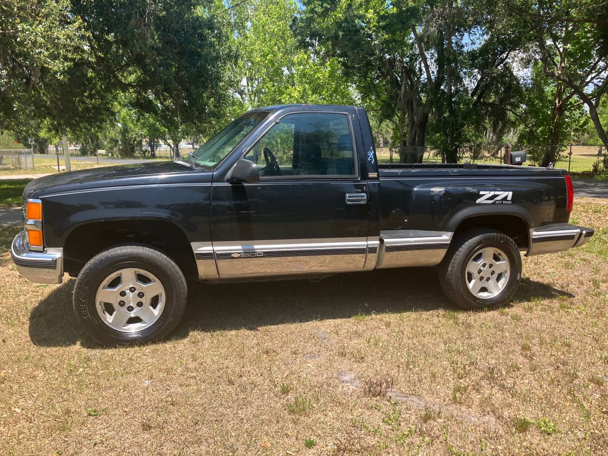 Chevrolet-Silverado-1500-4x4-1991-black-1