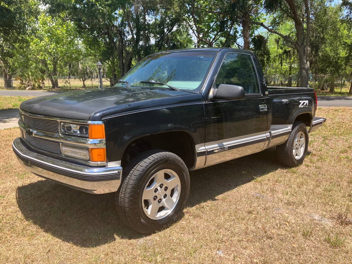 Chevrolet-Silverado-1500-4x4-1991-black-2