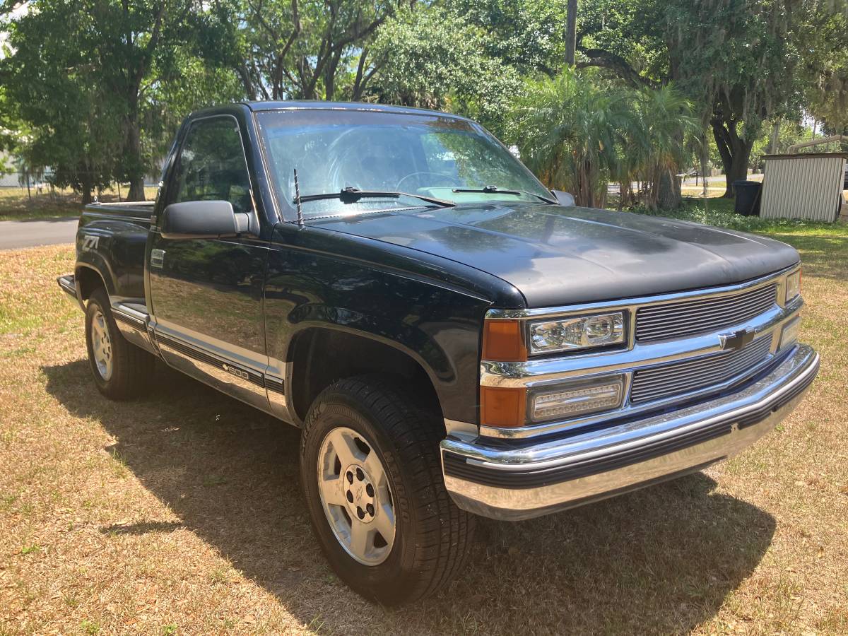 Chevrolet-Silverado-1500-4x4-1991-black-3