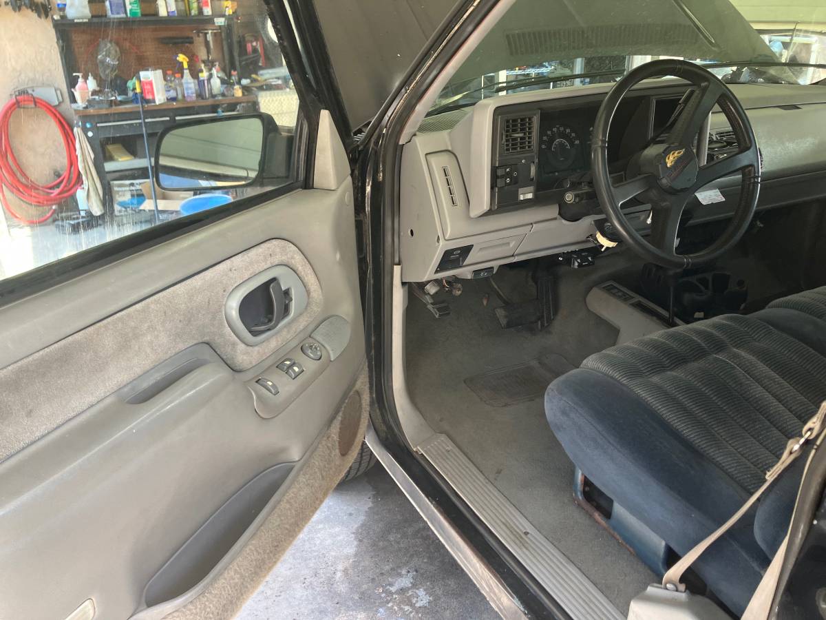 Chevrolet-Silverado-1500-4x4-1991-black-5