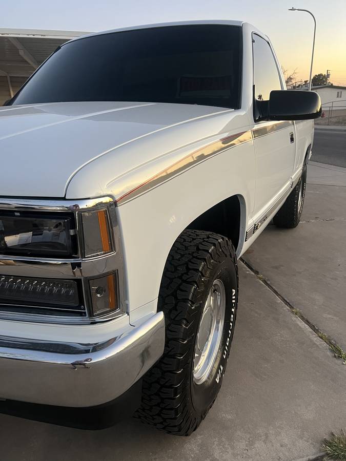 Chevrolet-Silverado-1500-4x4-1993-custom-1