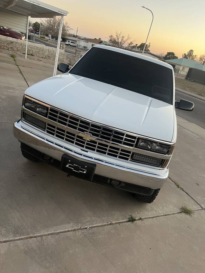 Chevrolet-Silverado-1500-4x4-1993-custom-2