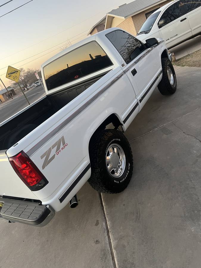 Chevrolet-Silverado-1500-4x4-1993-custom-3