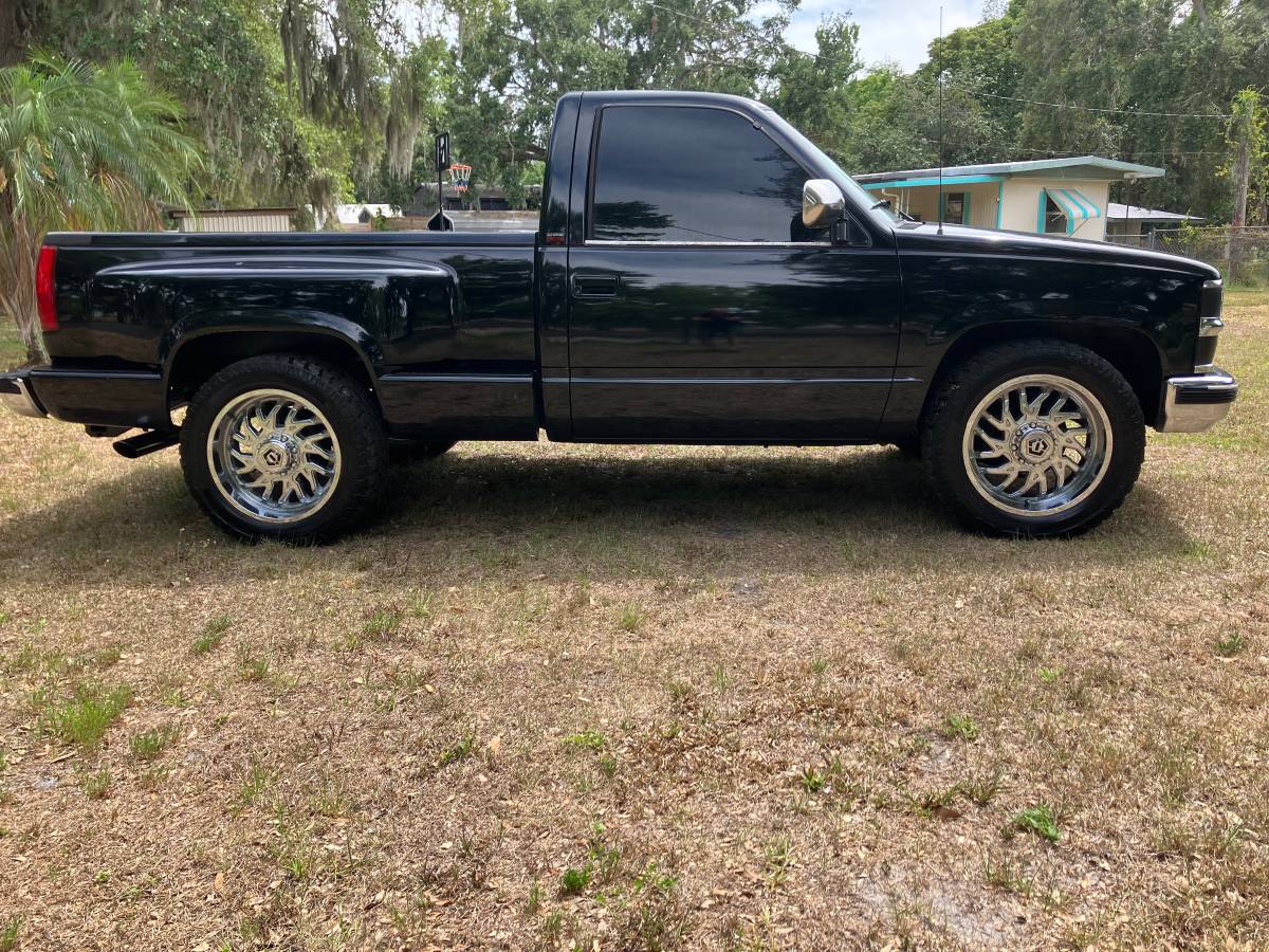 Chevrolet-Silverado-1500-step-side-1990-black