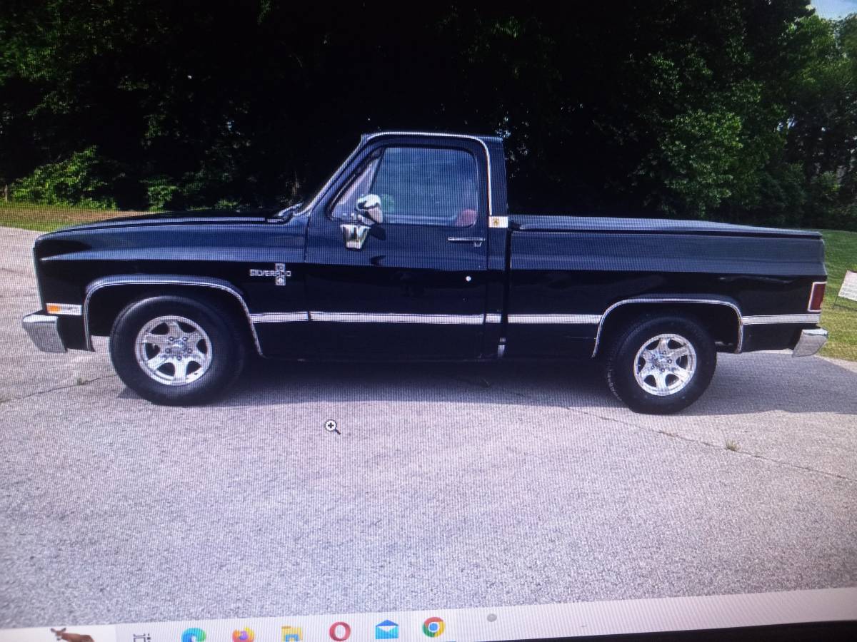 Chevrolet-Silverado-1982-black-1