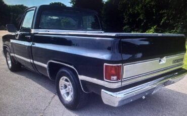 Chevrolet-Silverado-1982-black-2