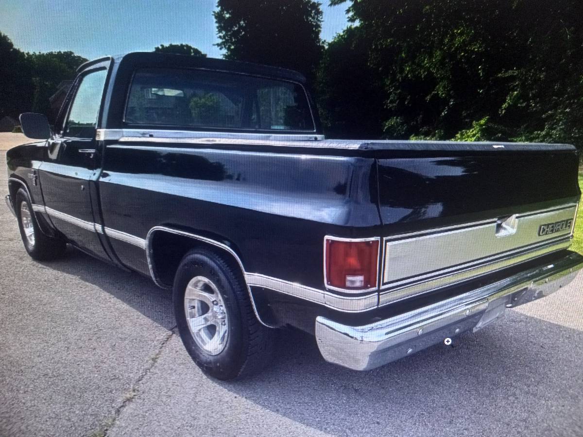 Chevrolet-Silverado-1982-black-2
