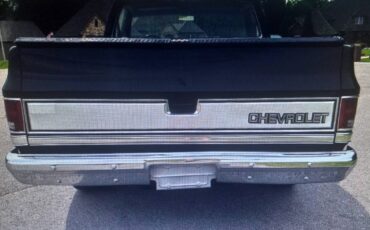 Chevrolet-Silverado-1982-black-3