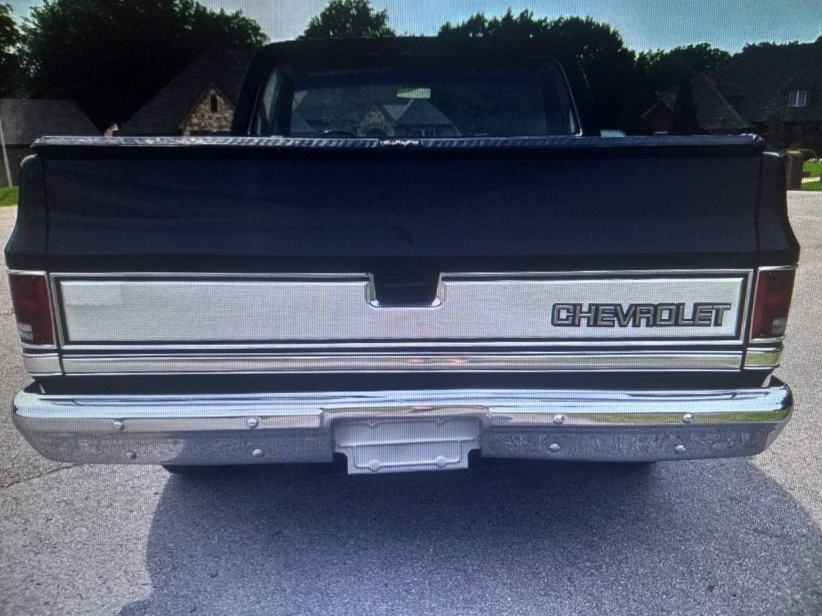 Chevrolet-Silverado-1982-black-3