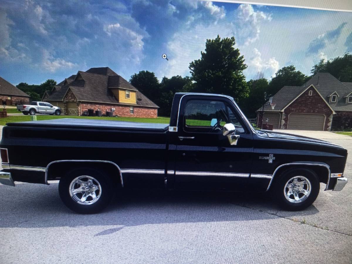 Chevrolet-Silverado-1982-black-7