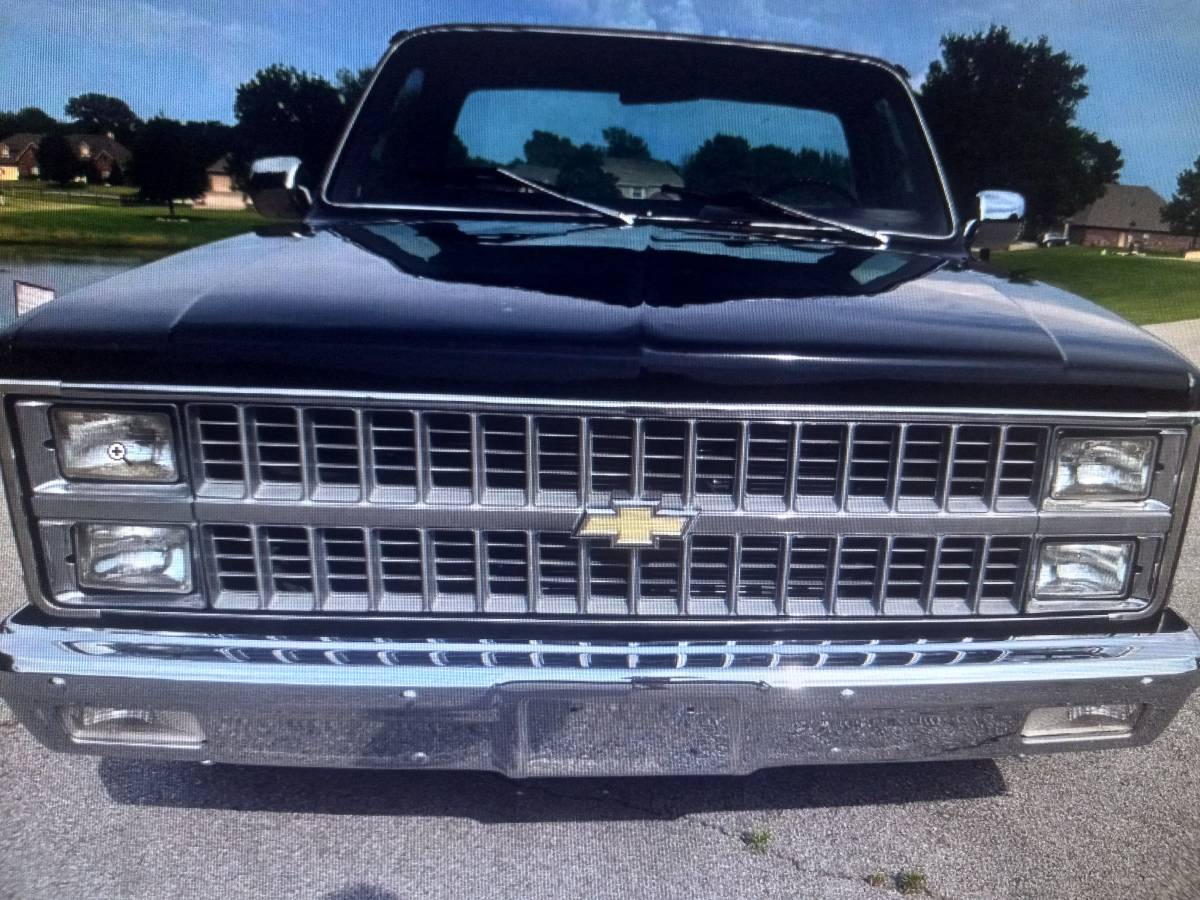 Chevrolet-Silverado-1982-black-9