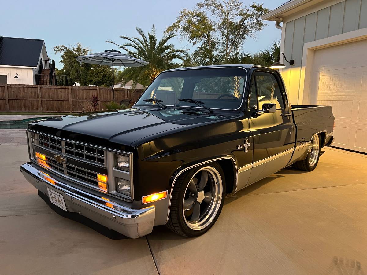 Chevrolet-Silverado-1984-black-12