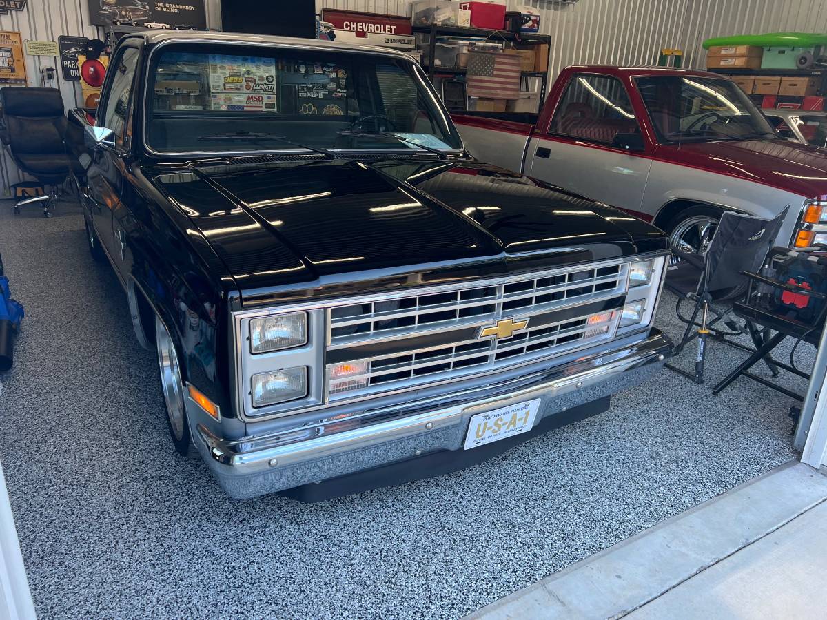 Chevrolet-Silverado-1984-black-13