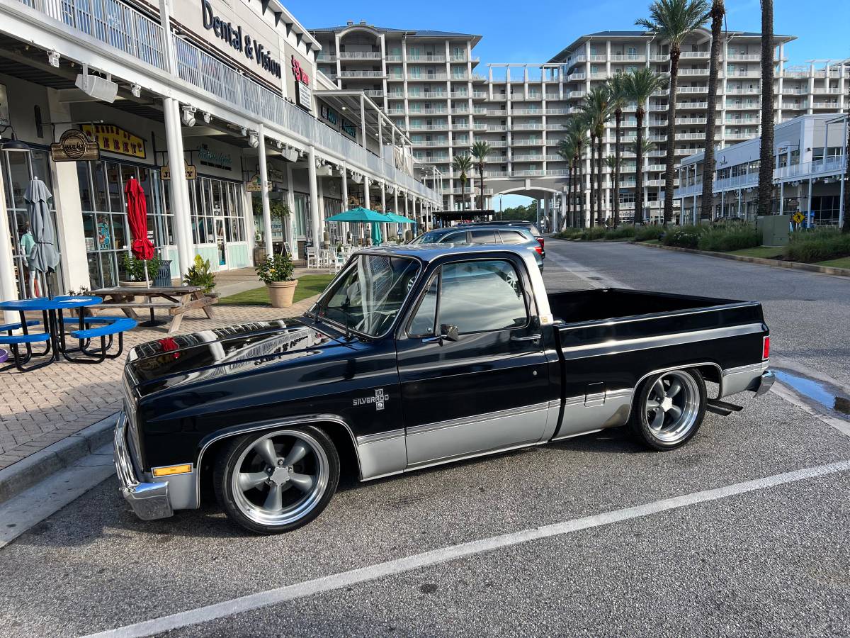 Chevrolet-Silverado-1984-black-17