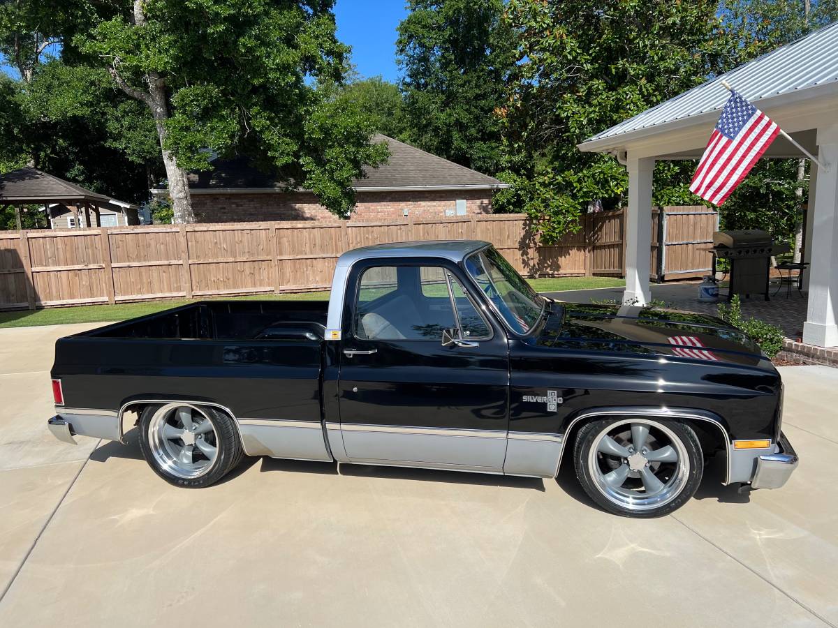 Chevrolet-Silverado-1984-black-19